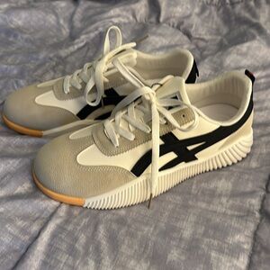 DeFlorance Sneakers NIB size 11